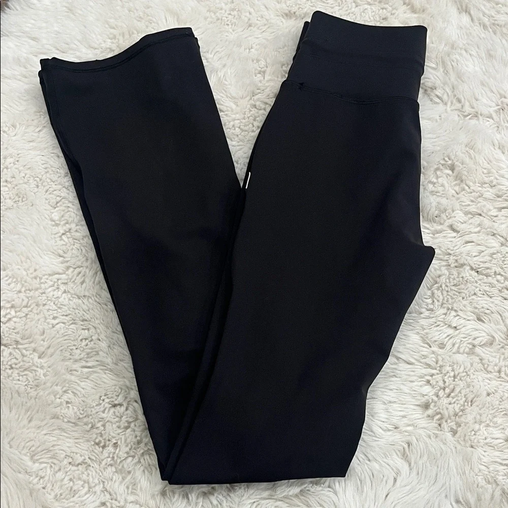 Vuori Flare Black Leggings With Stylish Slit - Picture 5 of 6